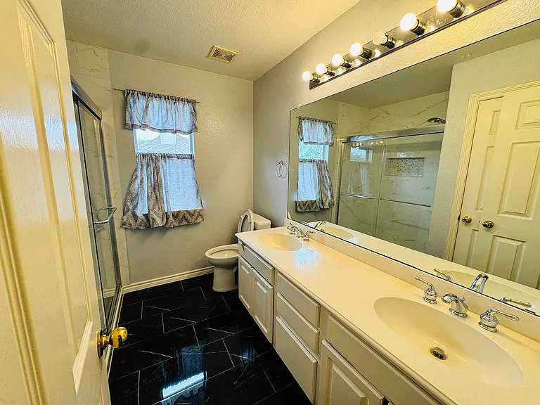 2762 Hillview Dr — Photo 18