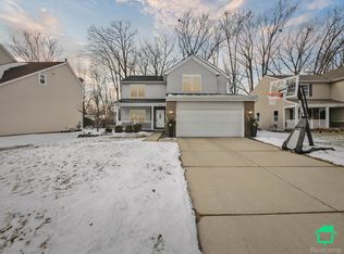21493 Riverwalk Ct, Farmington Hills, MI 48336