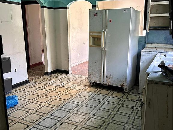 2nd image of 7218 Harney Ave