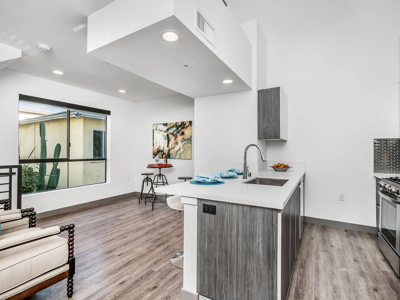 5066 Romaine Street — Photo 4