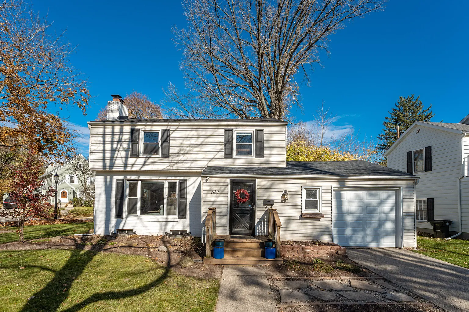667 Snyder Rd photo 1
