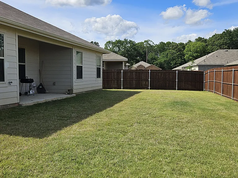 1106 Live Oak Dr — Photo 10