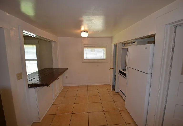 1146 Warner St — Photo 10