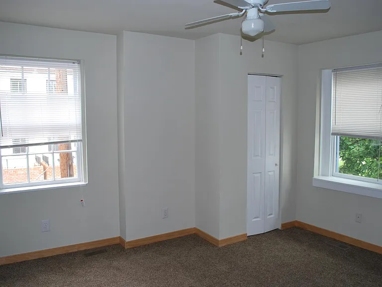 907 Norton St — Photo 9