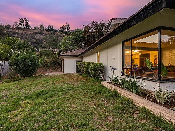 3rd image of 2117 Highland Oaks Dr