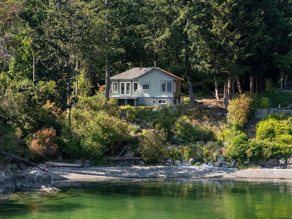 1st image of 389 Moses Point Rd