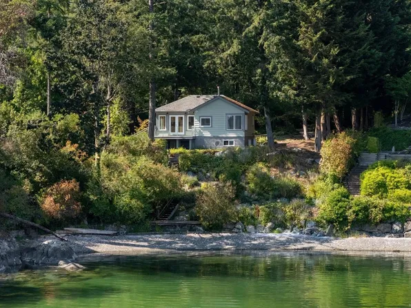 389 Moses Point Rd, North Saanich, BC V8L 5L9