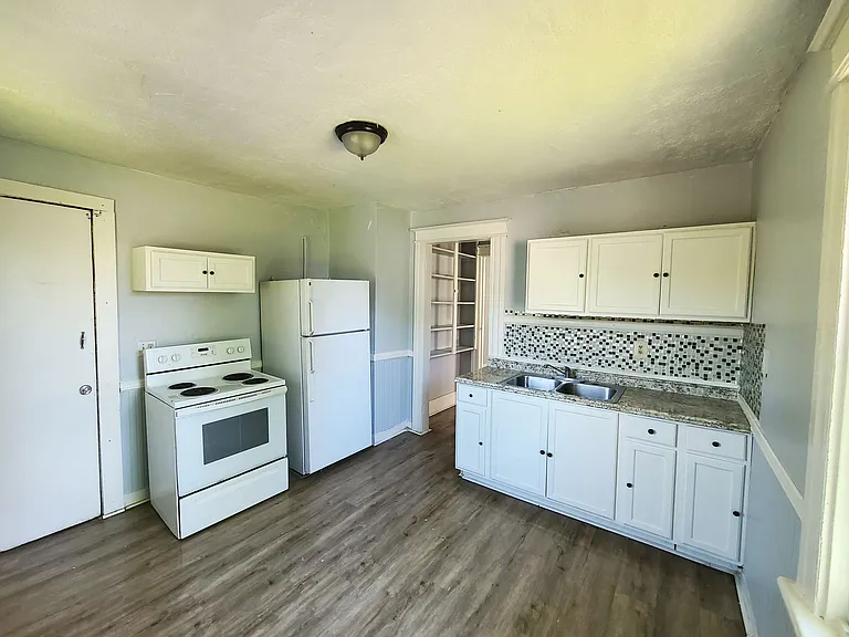 192 Bartlett St #192 — Photo 2
