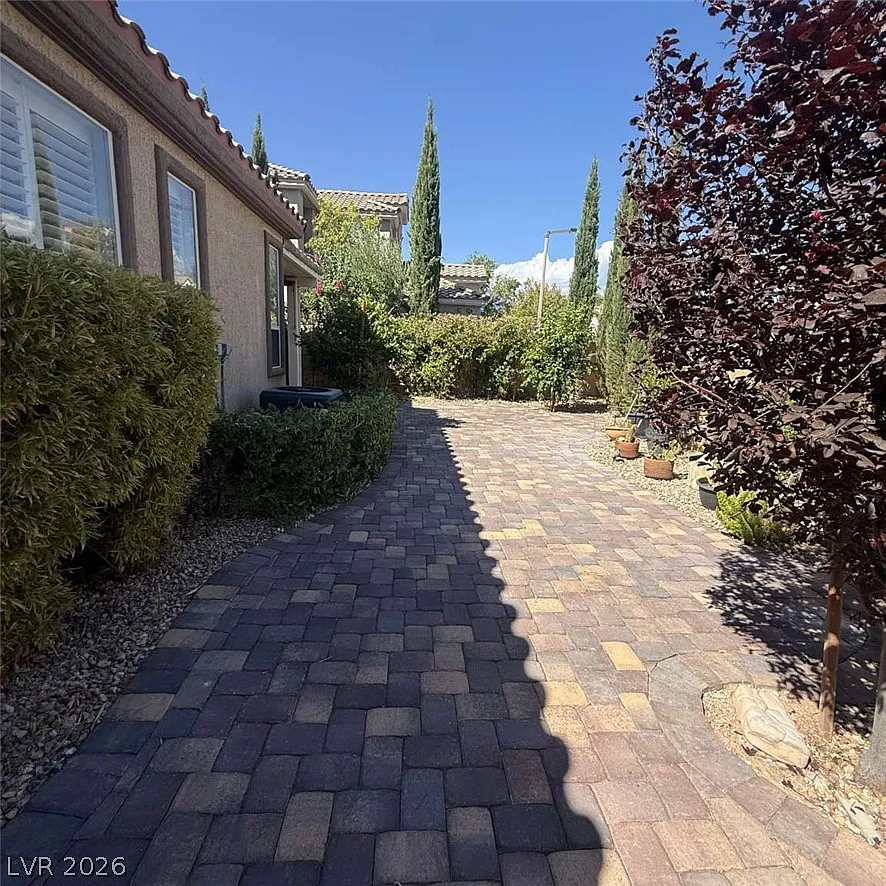 3 bed, 3.5 bath, 2169 sqft, $3,100 — Photo 4