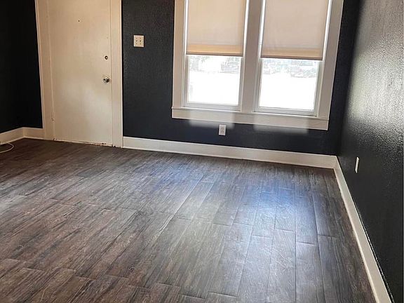 3rd image of 614 E Harris Ave