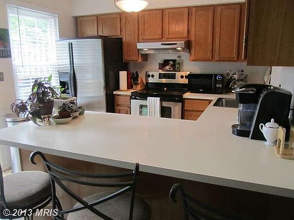 4th image of 8 Leeward Ct