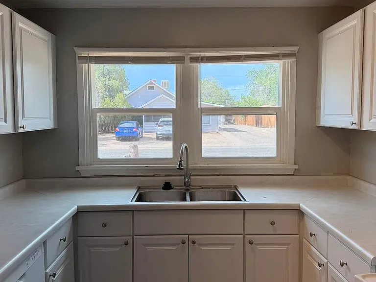 1403 Bunting Ave — Photo 2