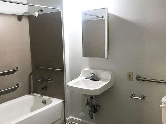 5th image of 1520 Melrose Ave #102
