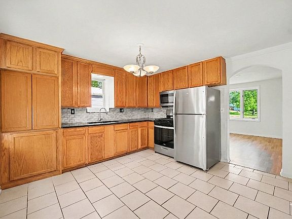 5th image of 2701 Carmel Blvd
