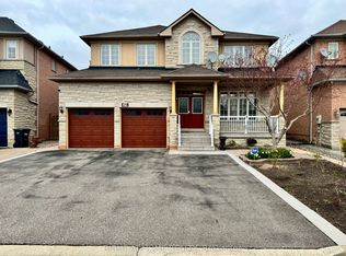 29 Lynnvalley Cres, Brampton, ON L6P 2E1