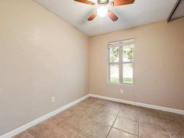 7204 Shadow Bend Dr — Photo 20