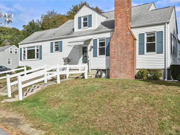 69 Lyall Ave, Warwick, RI 02889