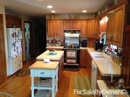 KITCHEN
						:
						DECORATIVE STOVE STAYS