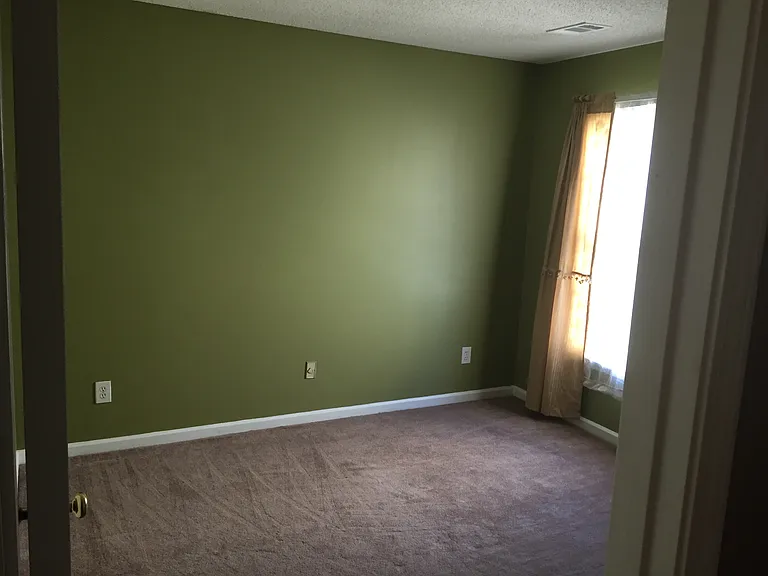 6075 Pattingham Dr — Photo 32