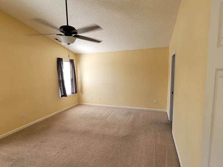 542 Sun Ridge Blvd — Photo 3