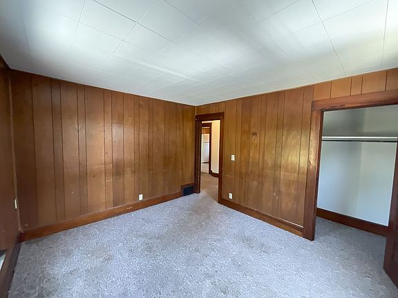 5th image of 212 Mohican Ave