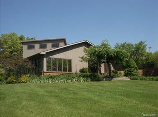 13195 Sam Hill Ln, Fenton, MI 48430