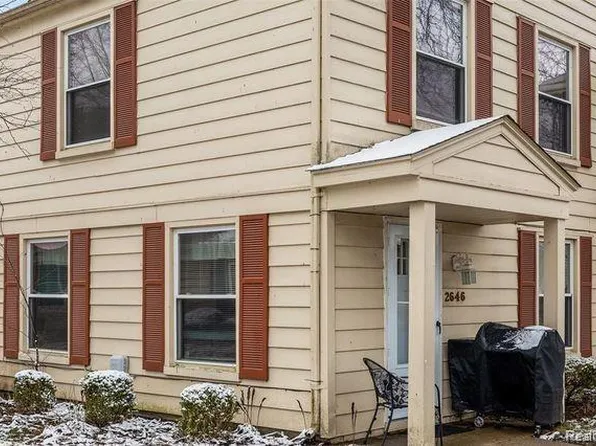 2646 E Wildwood Ct, Lake Orion, MI 48360