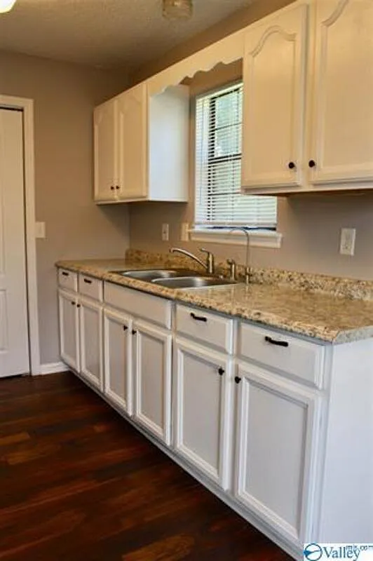 3 bed, 1.0 bath, 1117 sqft, $1,250 — Photo 4