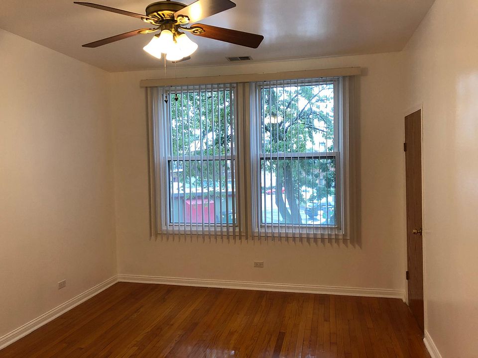 1st image of 2300 W Belmont Ave
