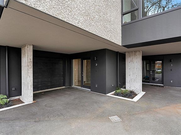 4th image of 2910 Shelbourne St #2