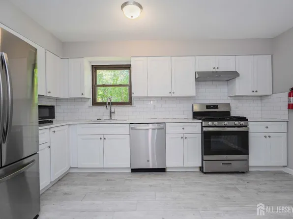 47 Knoll Ct, Matawan, NJ 07747