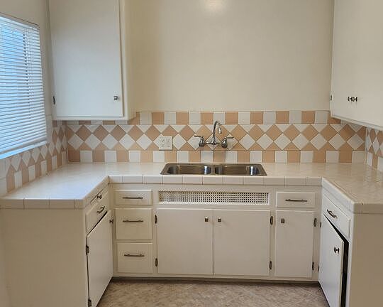 3rd image of 8261 Crenshaw Dr