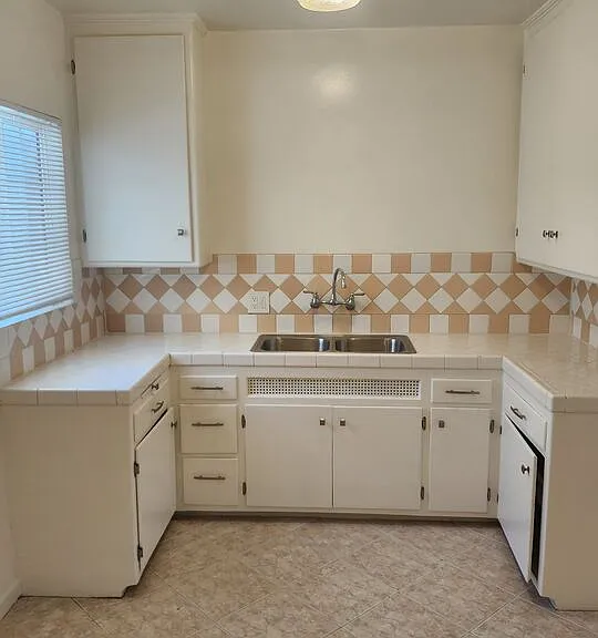 8261 Crenshaw Dr — Photo 3