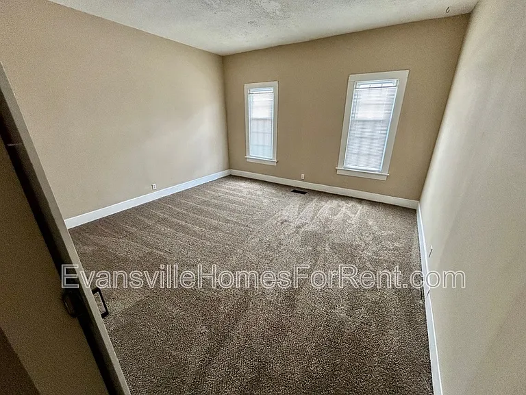 2102 W Delaware St — Photo 3