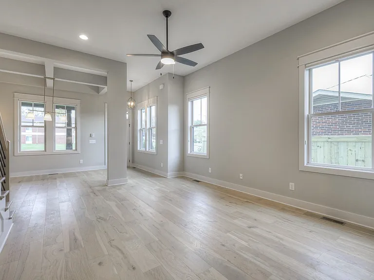 821 Acklen Ave — Photo 6