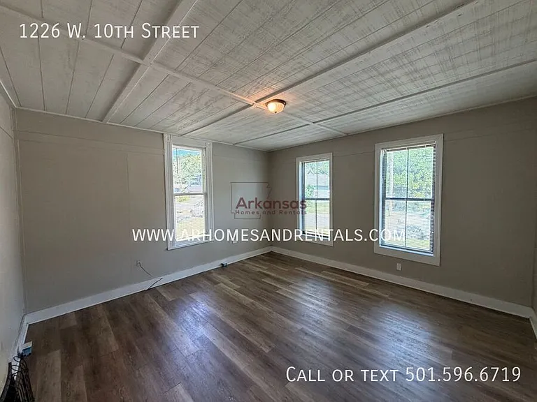 1226 W 10th St — Photo 3
