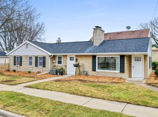 1401 Lost Dauphin Rd, De Pere, WI 54115