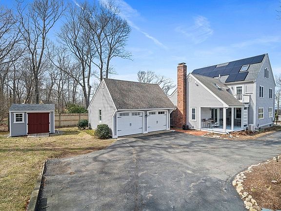 4th image of 221 Rocky Hill Rd