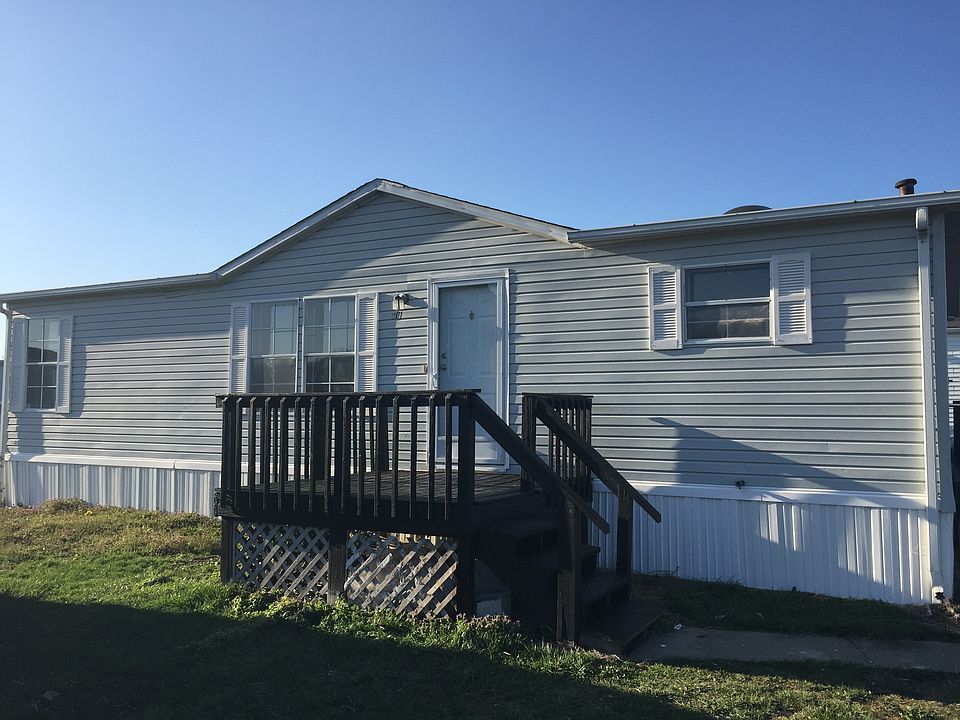 1st image of 901 Laura Lee Cir