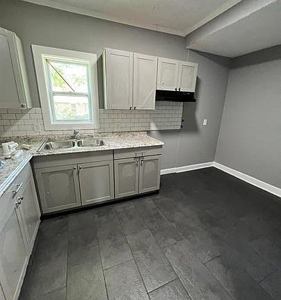 4th image of 802 Ayers St