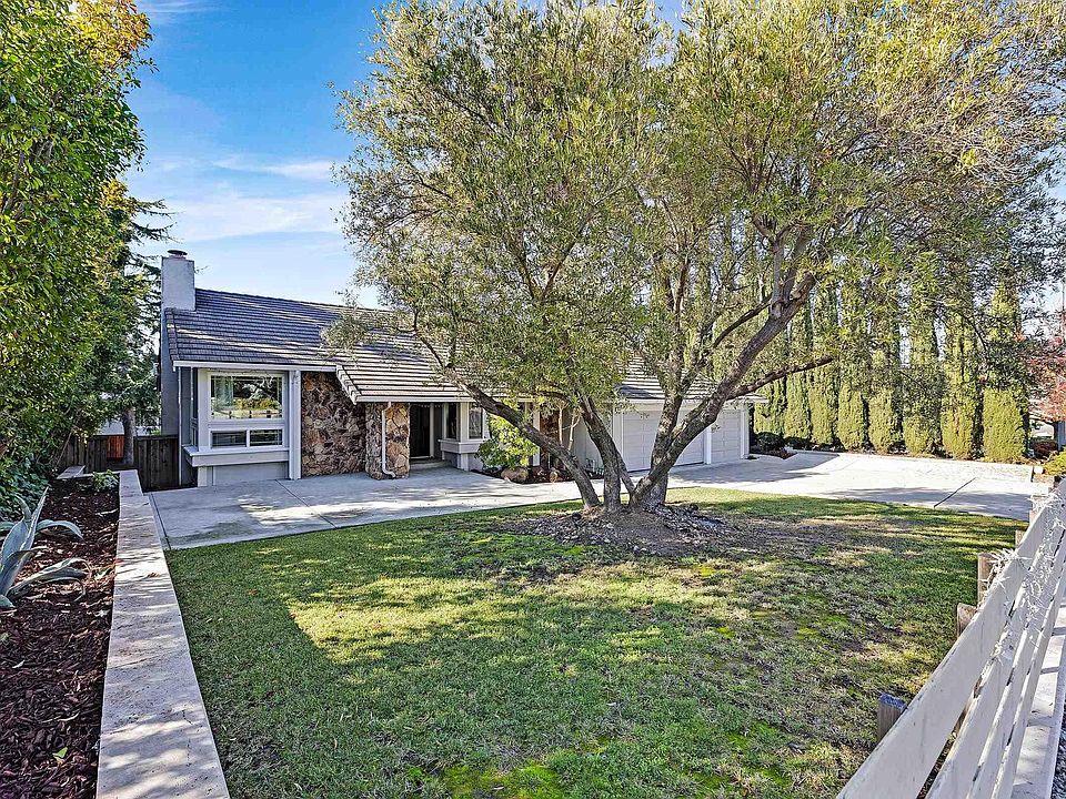 1st image of 46483 Chaparral Dr