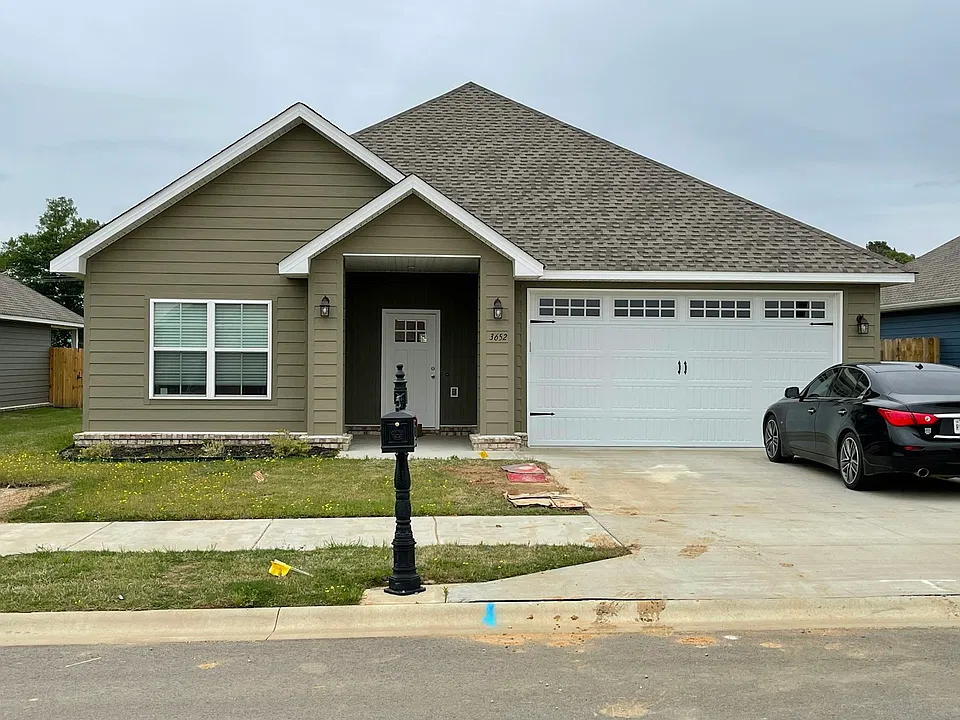 3652 Red Maple Way