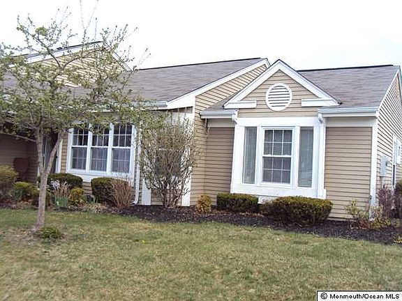3rd image of 1094 Canterbury Drive #B
