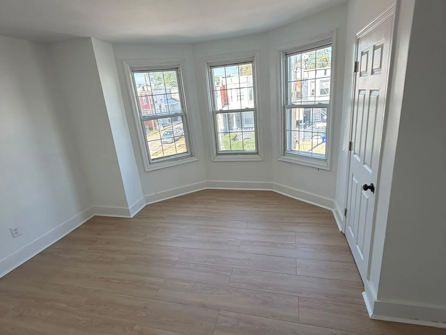 3 bed, 1156 sqft, $1,990 — Photo 4