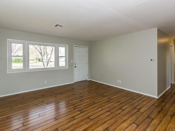2nd image of 217 NE Elmhurst Ave