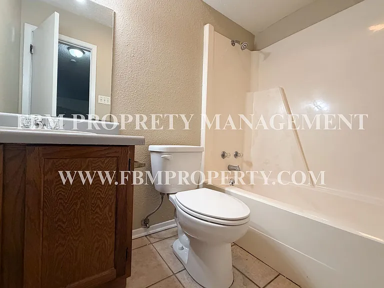 804 Biloxi - Cozy 2 Bedroom, 1 Bathroom Townhome in Ennis, TX! — Photo 8