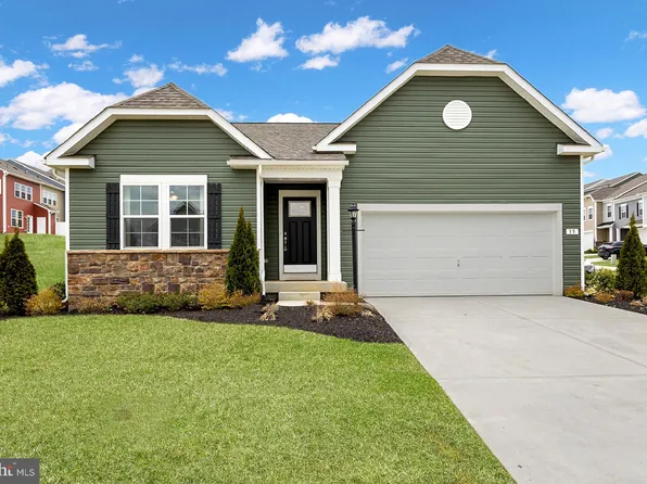 21 Stager Ave, Falling Waters, WV 25419