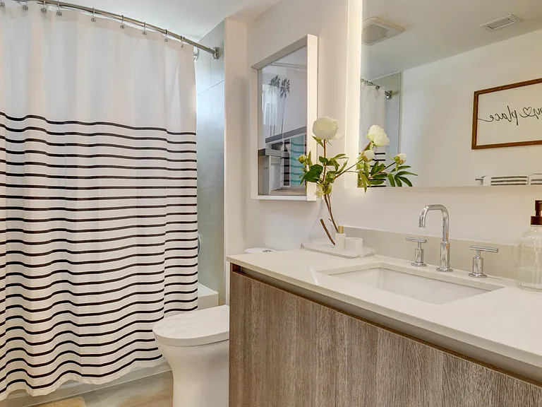 111 SE 1st Ave #408 — Photo 33