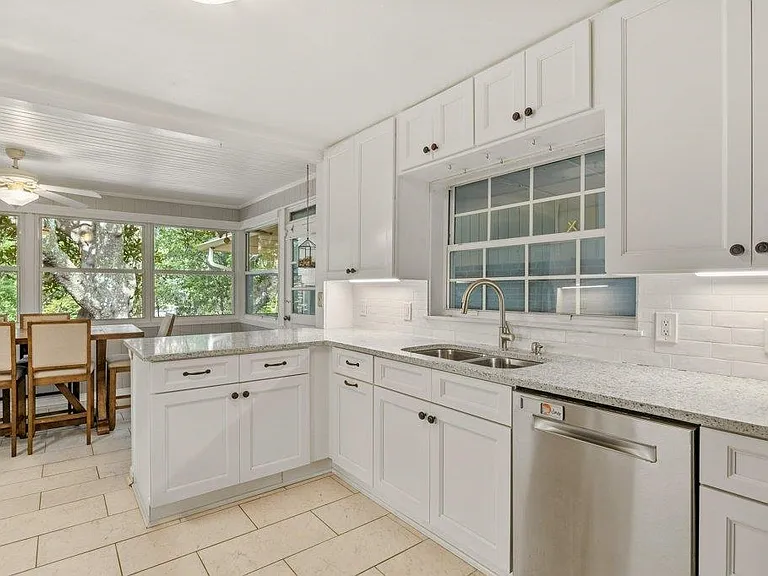 1142 Old Fort Dr — Photo 12