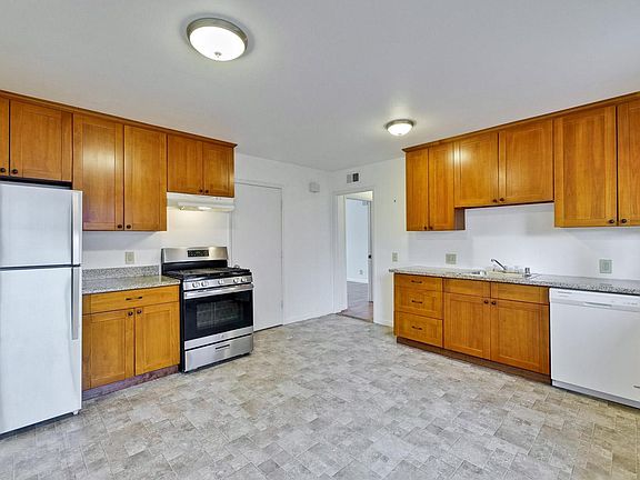 5th image of 2648 Agate Ct